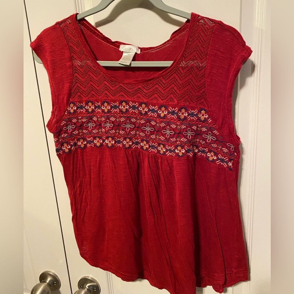 Love on a Hanger Red Sleeveless Top with Blue White Floral Design.  Sz Large